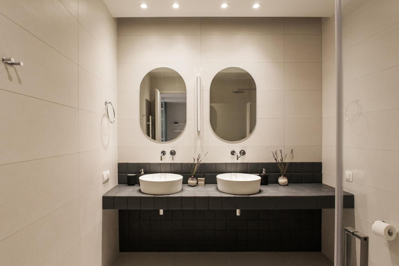 Marvelous 2Br Apartments With Balcony By Upstreet Atenas Exterior foto