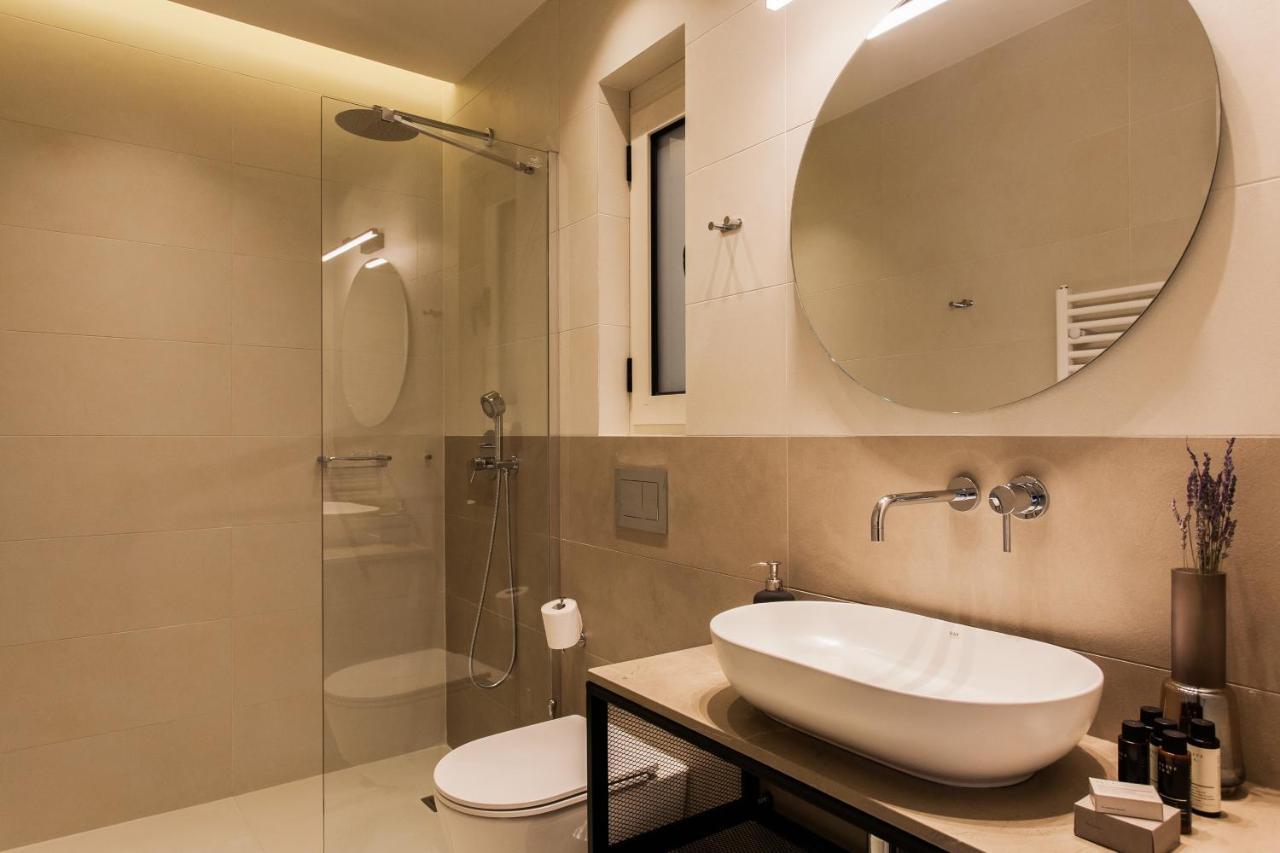Marvelous 2Br Apartments With Balcony By Upstreet Atenas Exterior foto